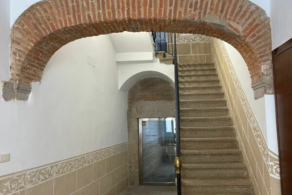 AMPLIO PISO EN PLENO CENTRO