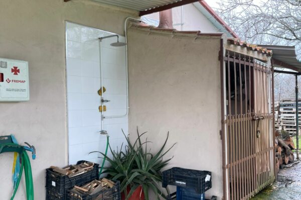 FINCA CON CASA Y PISCINA