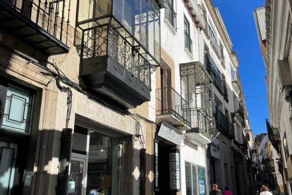 DÚPLEX CON TERRAZA EN EL CENTRO